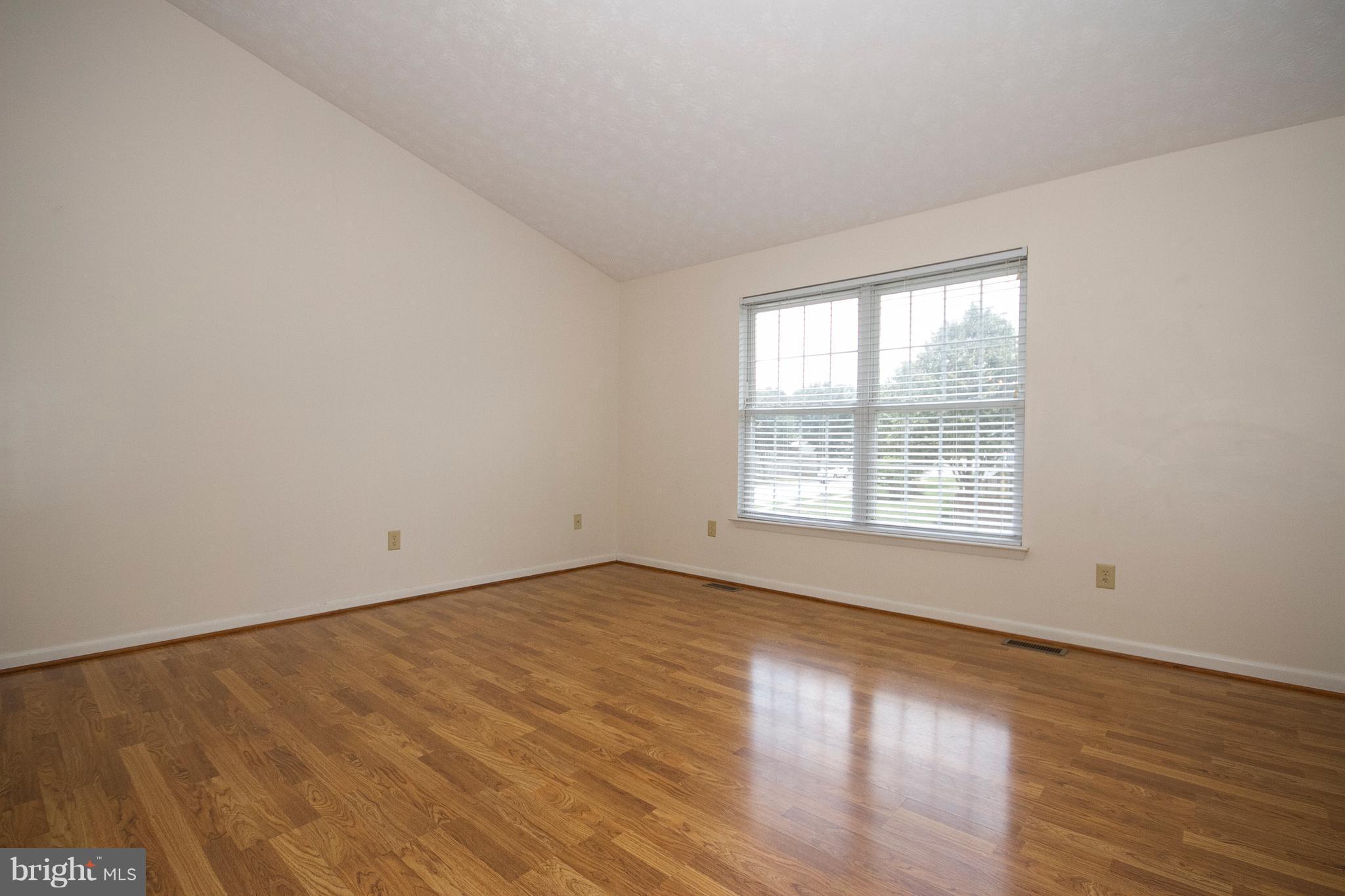 8050 Pine Ridge Road Pasadena, MD 21122 - Photo 3 of 30 Living Room