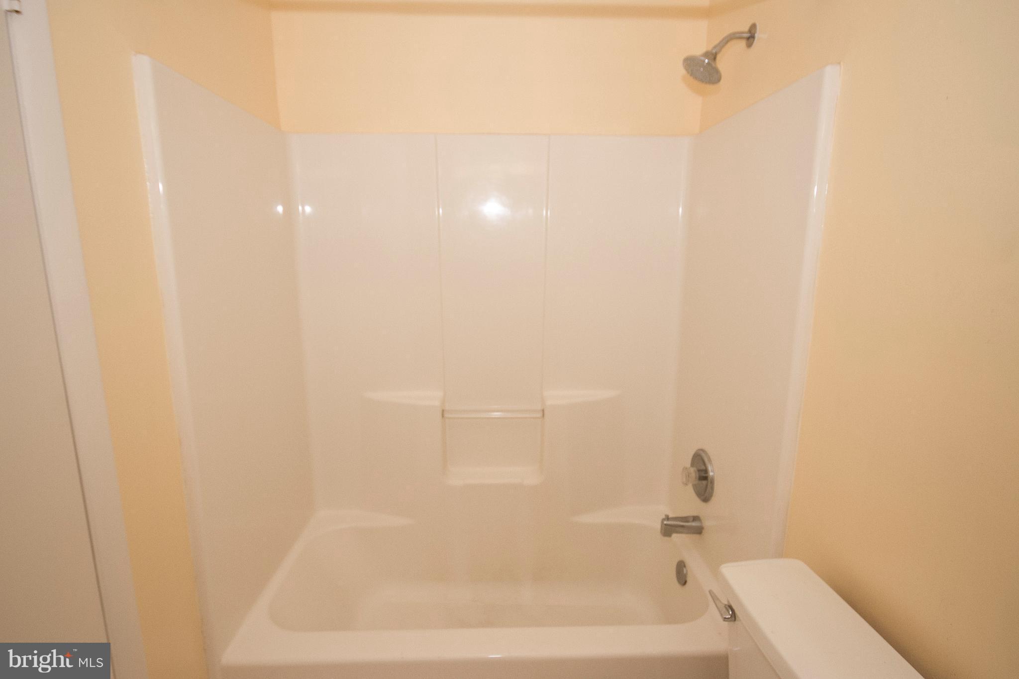 8050 Pine Ridge Road Pasadena, MD 21122 - Photo 22 of 30 Bath in Hallway