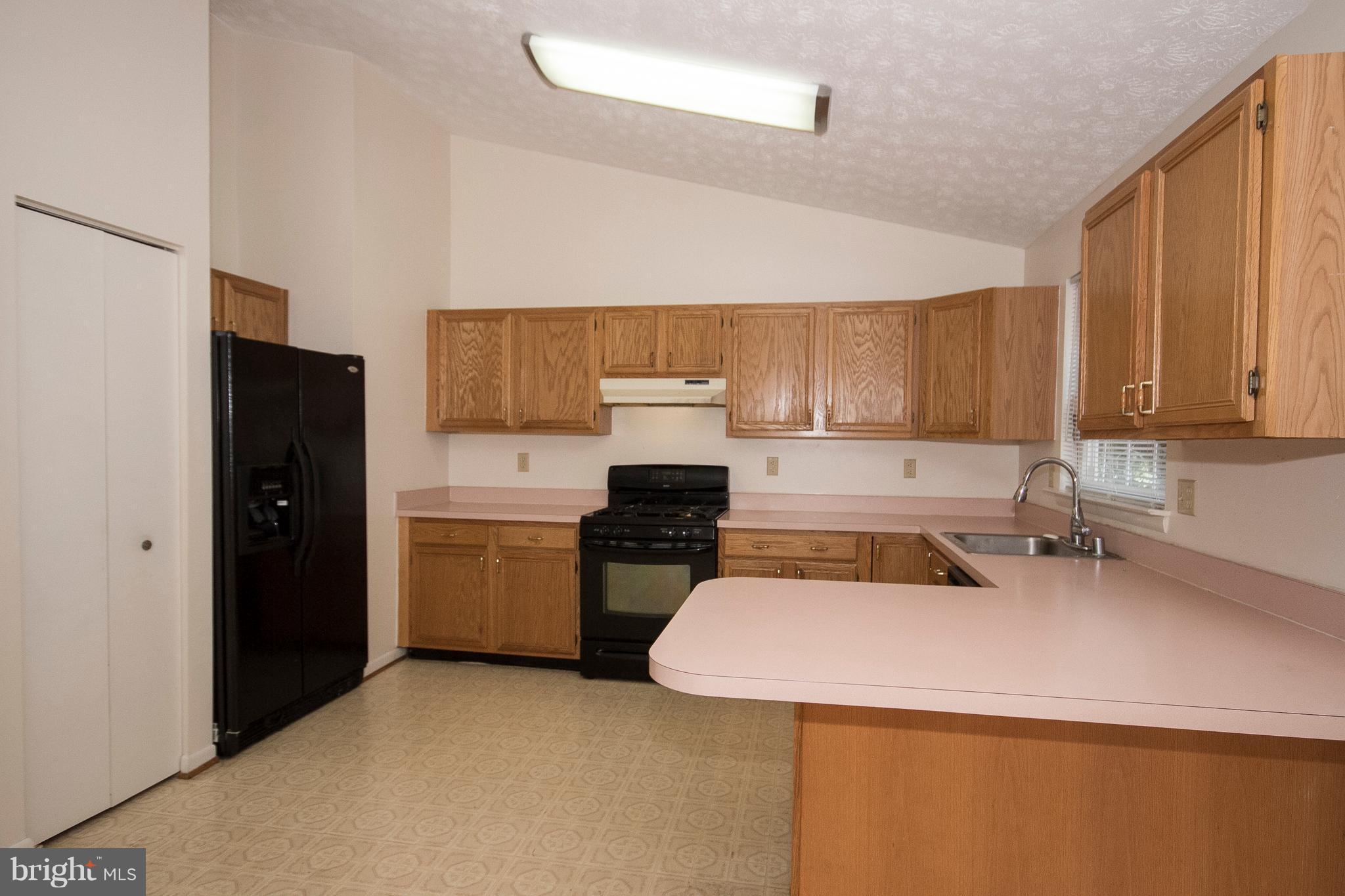 8050 Pine Ridge Road Pasadena, MD 21122 - Photo 8 of 30 Kitchen