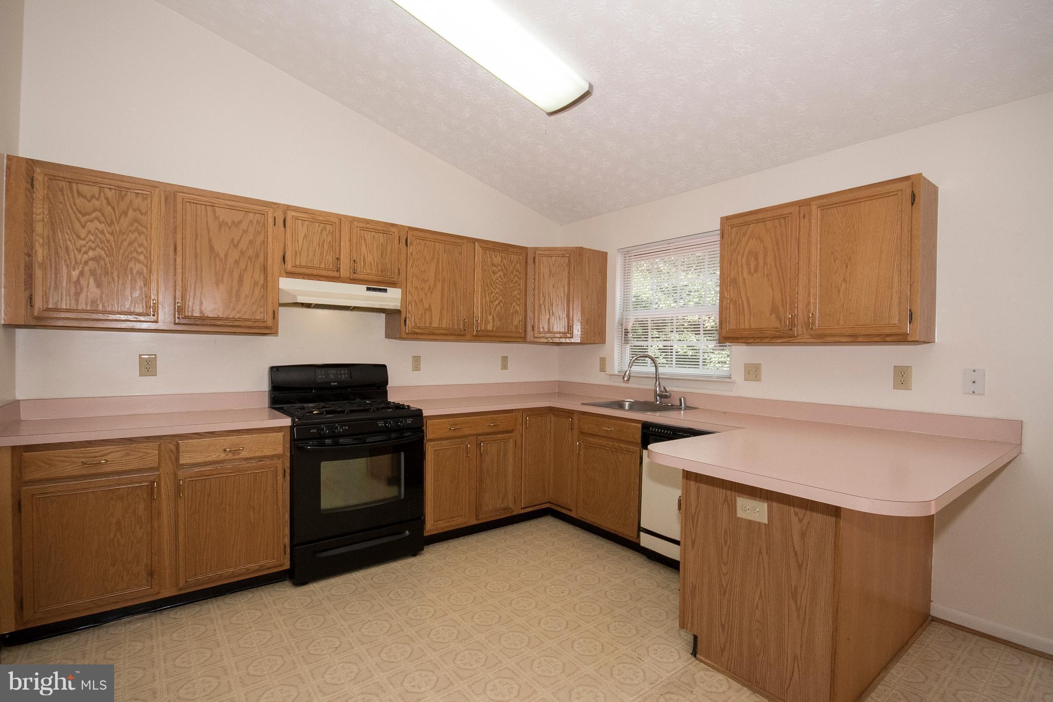 8050 Pine Ridge Road Pasadena, MD 21122 - Photo 9 of 30 Kitchen