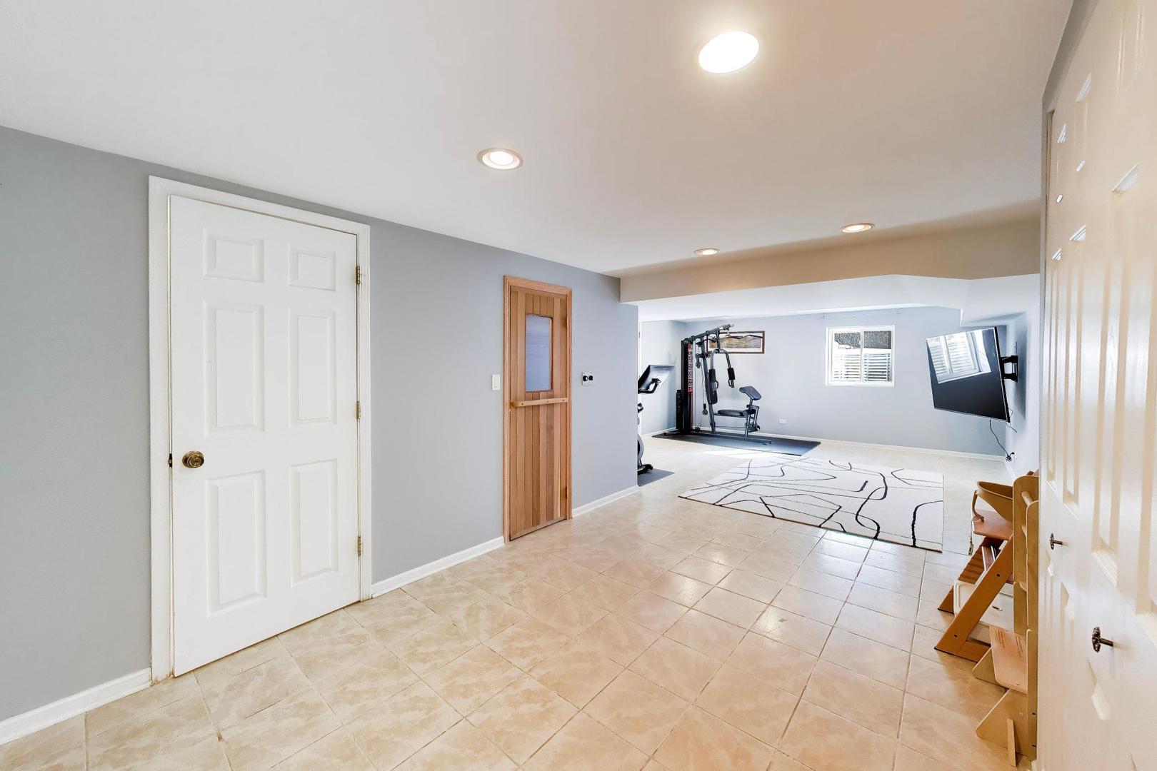 1939 Clover Road Northbrook, IL 60062 - Photo 27 of 41 Gallery Image 27