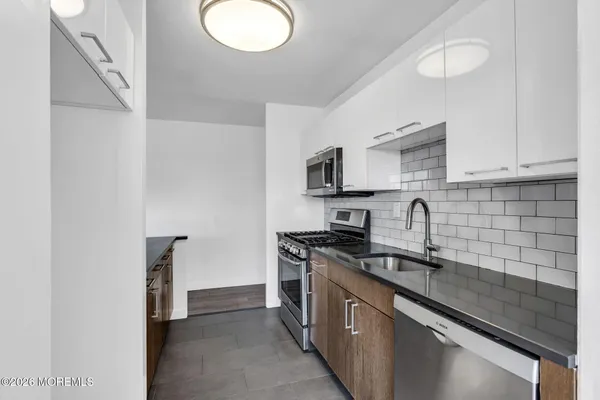 $4,300 | 10 Ocean Boulevard, Unit 10E, Atlantic Highlands, NJ 07716