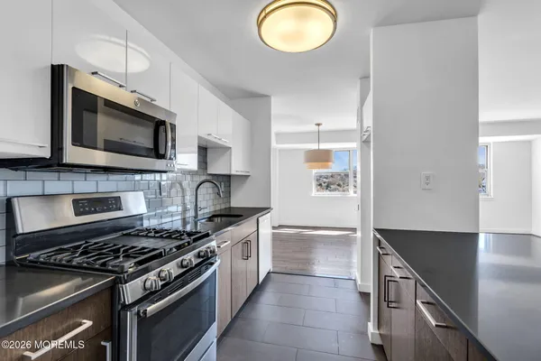 $4,300 | 10 Ocean Boulevard, Unit 10E, Atlantic Highlands, NJ 07716