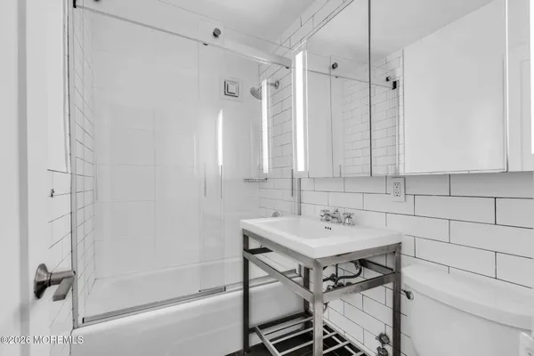 $4,300 | 10 Ocean Boulevard, Unit 10E, Atlantic Highlands, NJ 07716