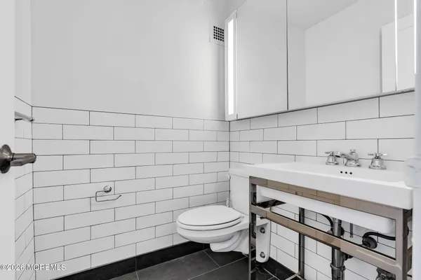 $4,300 | 10 Ocean Boulevard, Unit 10E, Atlantic Highlands, NJ 07716