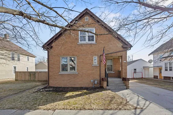 $174,900 | 2111 Hamilton Street, Manitowoc, WI 54220