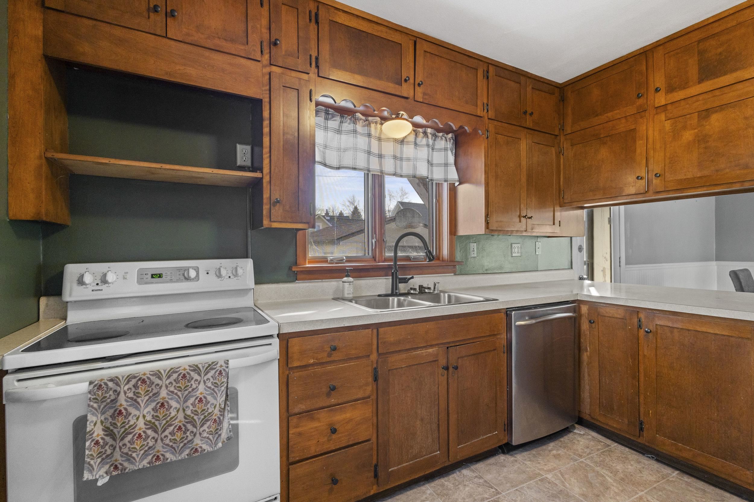 2111 Hamilton Street Manitowoc, WI 54220 - Photo 16 of 58