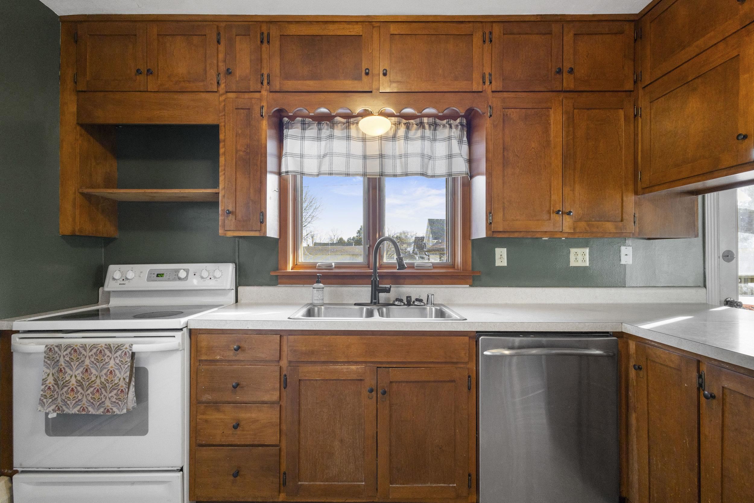 2111 Hamilton Street Manitowoc, WI 54220 - Photo 17 of 58