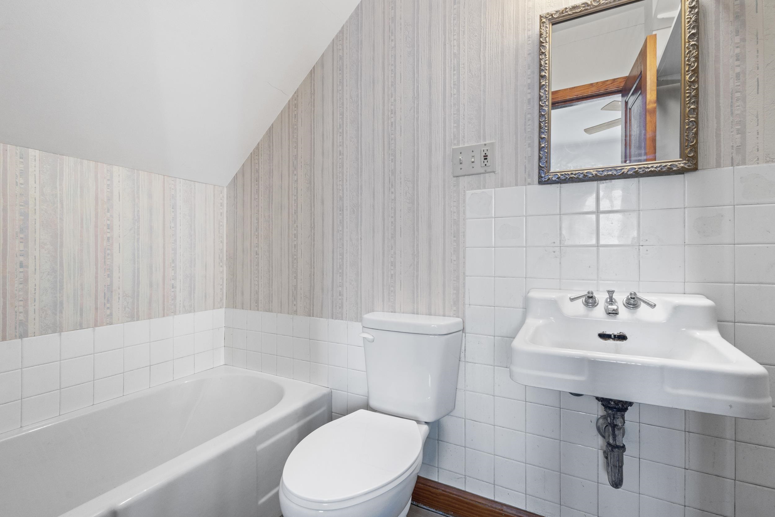 2111 Hamilton Street Manitowoc, WI 54220 - Photo 24 of 58