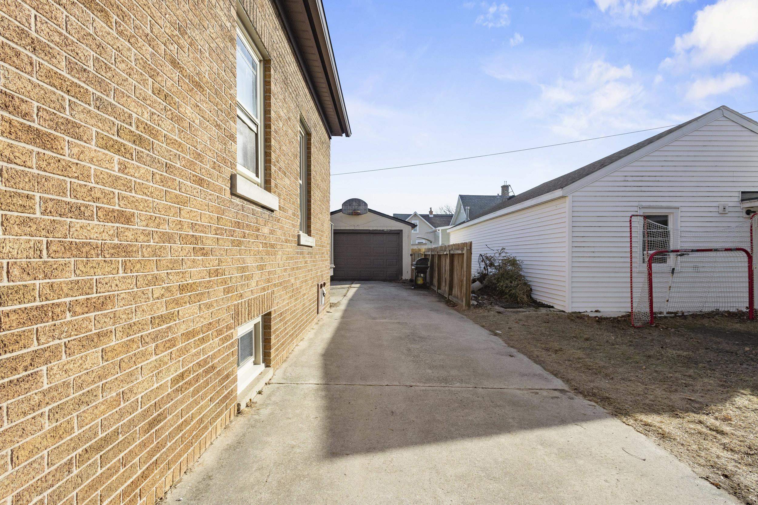 2111 Hamilton Street Manitowoc, WI 54220 - Photo 34 of 58