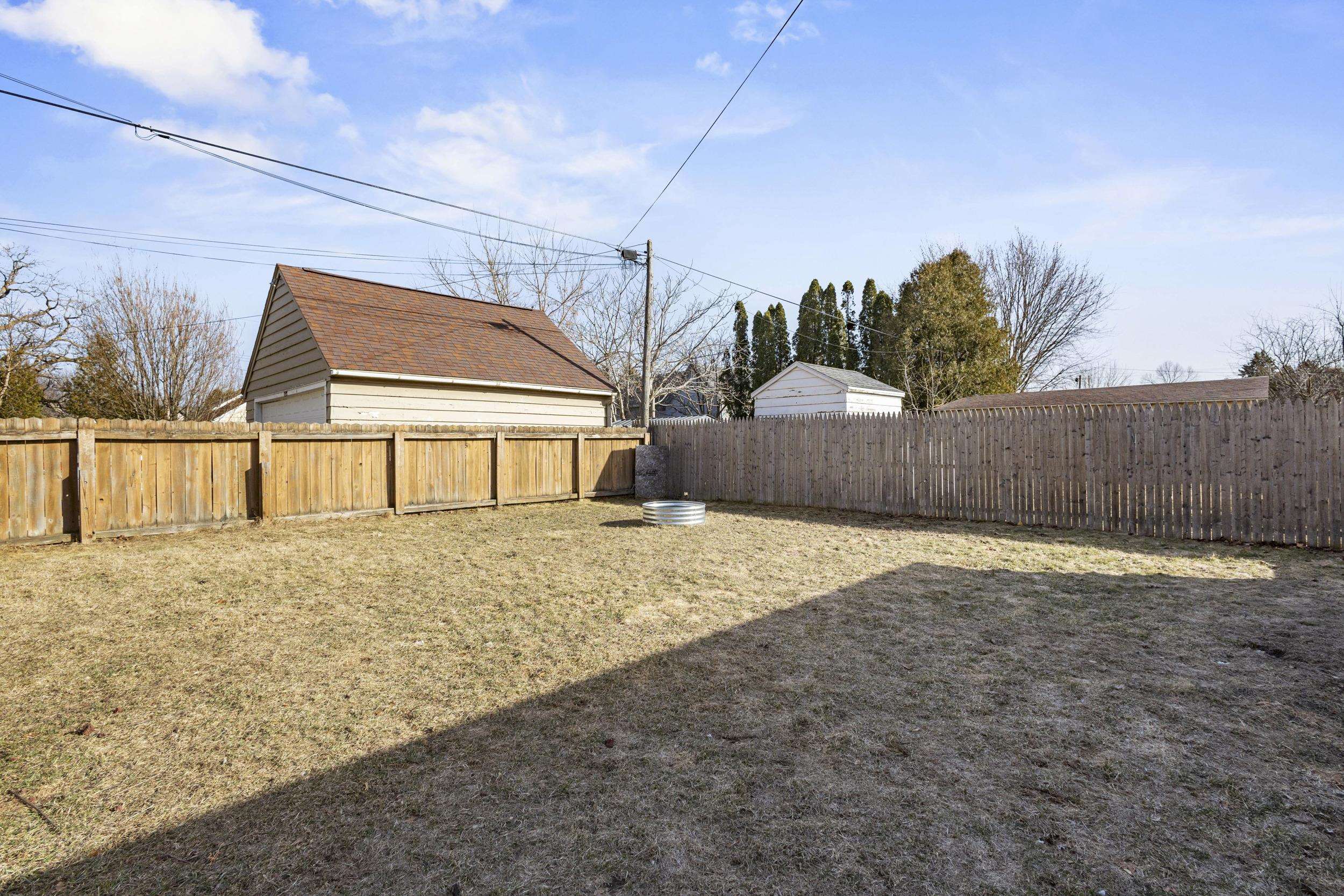 2111 Hamilton Street Manitowoc, WI 54220 - Photo 41 of 58