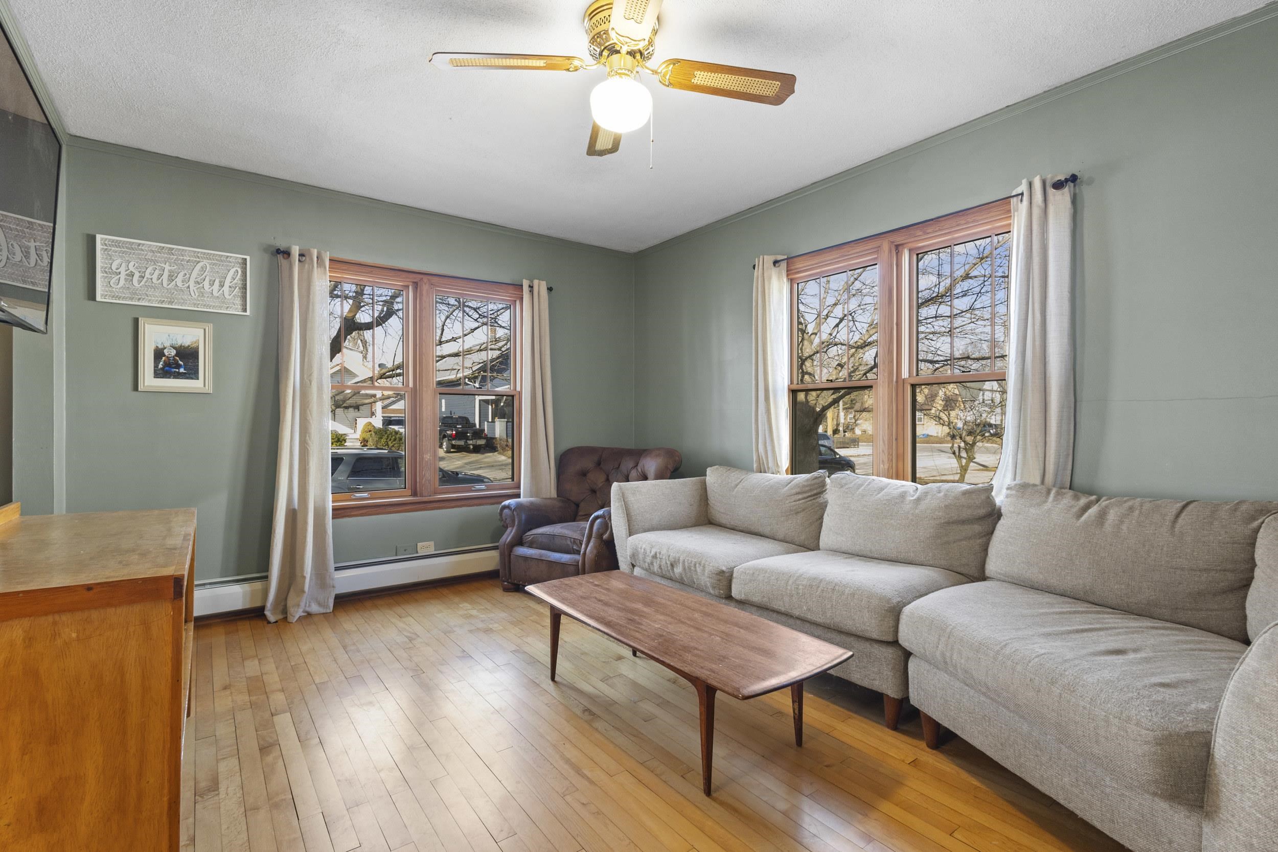 2111 Hamilton Street Manitowoc, WI 54220 - Photo 9 of 58