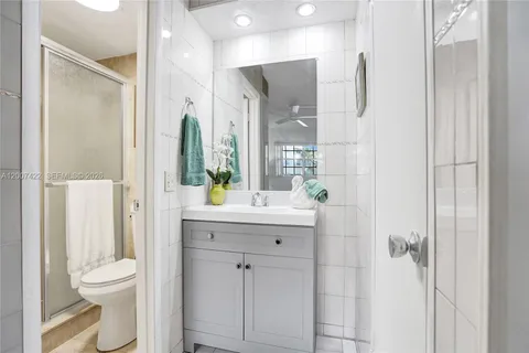 $229,900 | 455 Paradise Isle Boulevard, Unit 104, Hallandale Beach, FL 33009