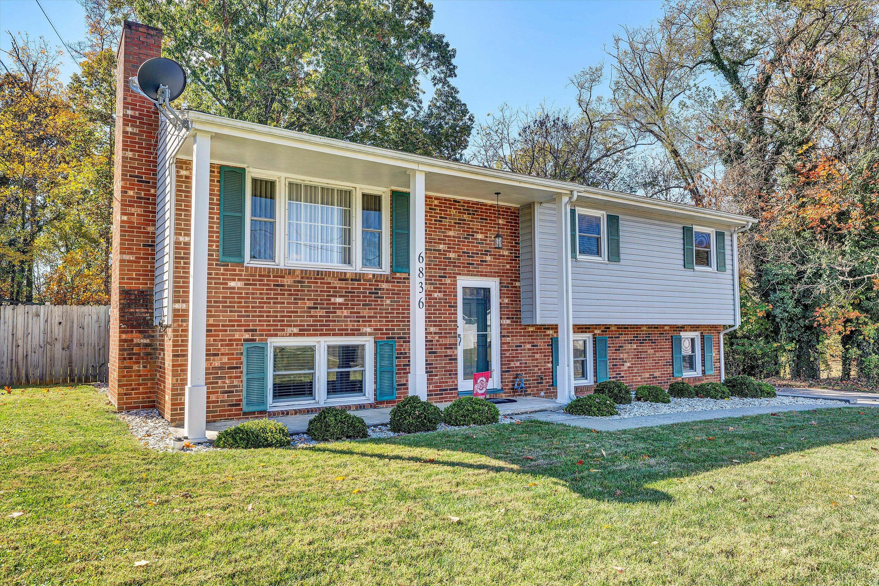6836 Trevilian Road Roanoke, VA 24019 - Photo 3 of 47 a front view of a house with a yard