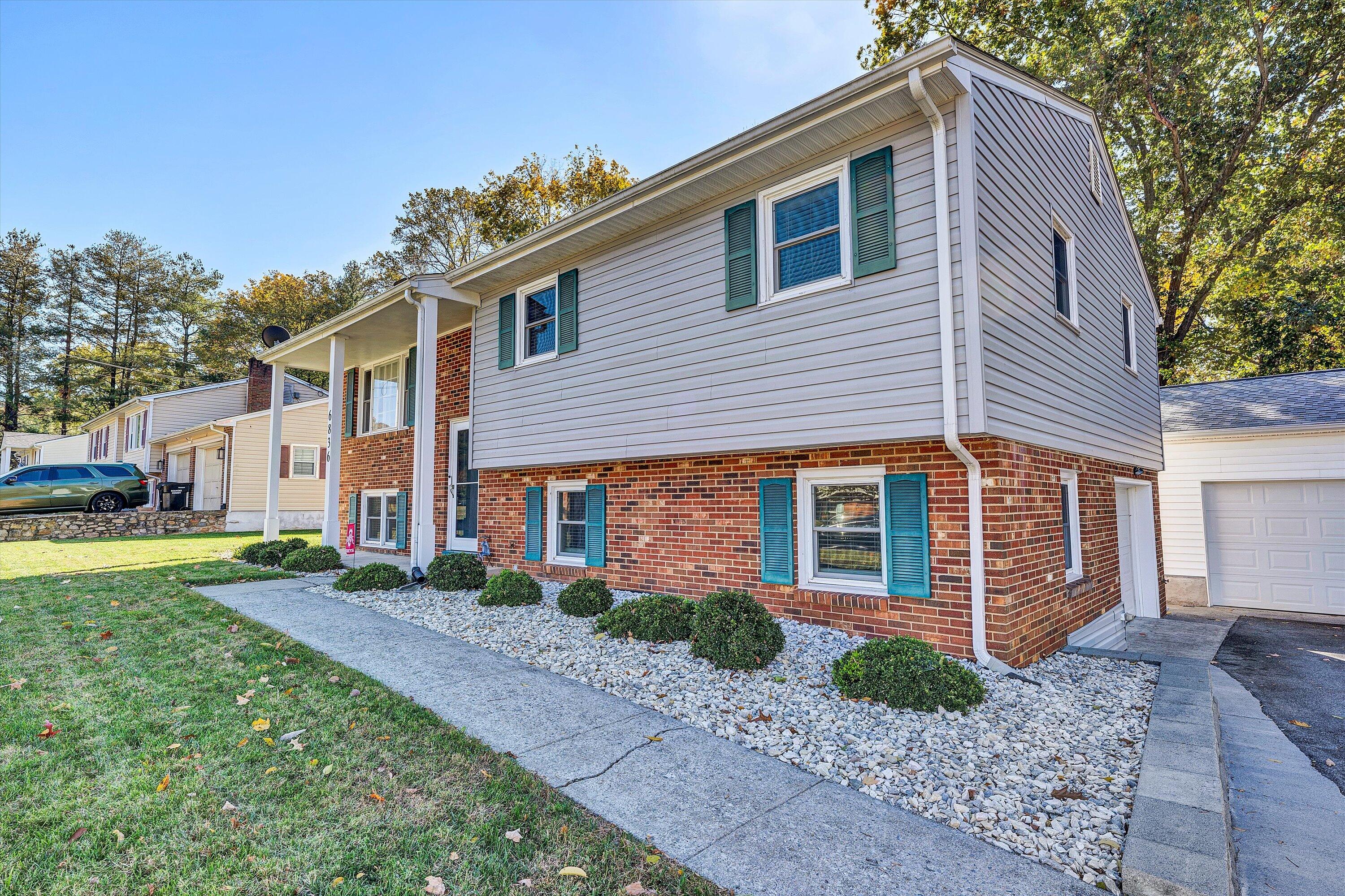 6836 Trevilian Road Roanoke, VA 24019 - Photo 4 of 47 a front view of a house with garden