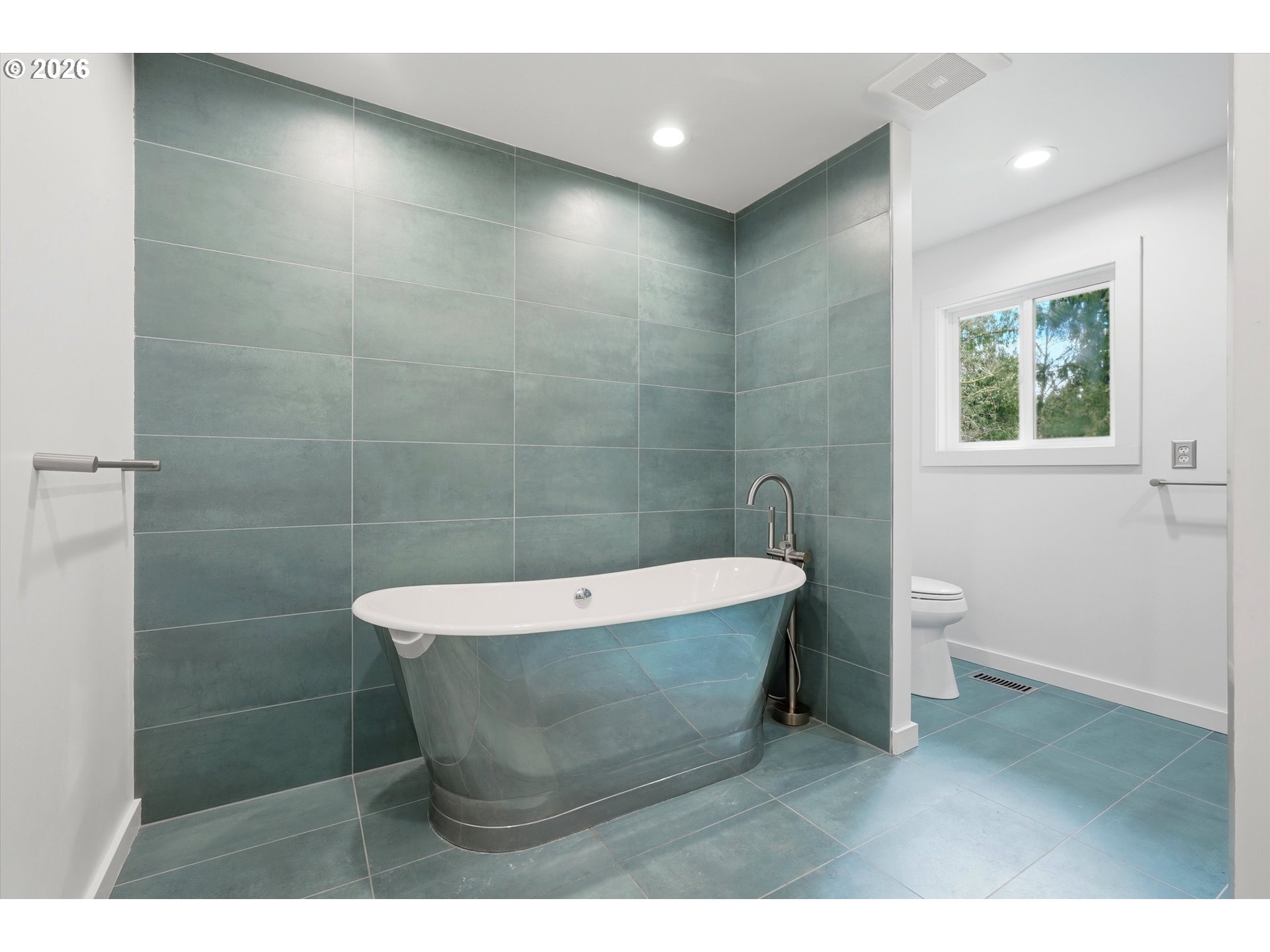 139 North 19th Court Ridgefield, WA 98642 - Photo 6 of 48 Owner's Suite Bathroom