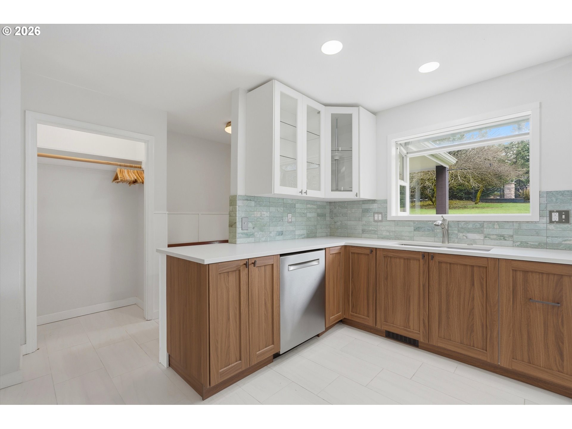 139 North 19th Court Ridgefield, WA 98642 - Photo 9 of 48 Kitchen