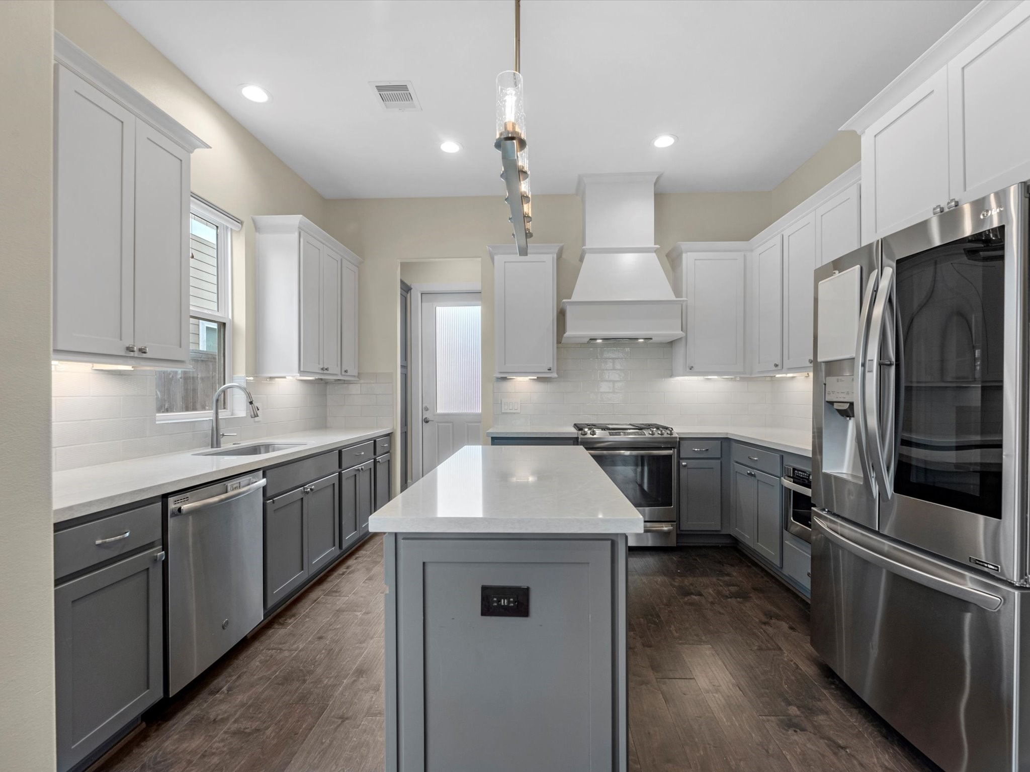 55 Red Harper Drive Spring, TX 77389 - Photo 4 of 28 a kitchen with kitchen island stainless steel appliances a sink stove and refrigerator