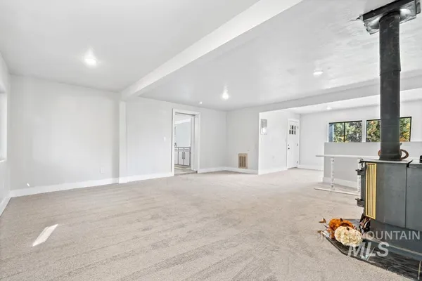 $362,000 | 85 West Washington Avenue, Cambridge, ID 83610