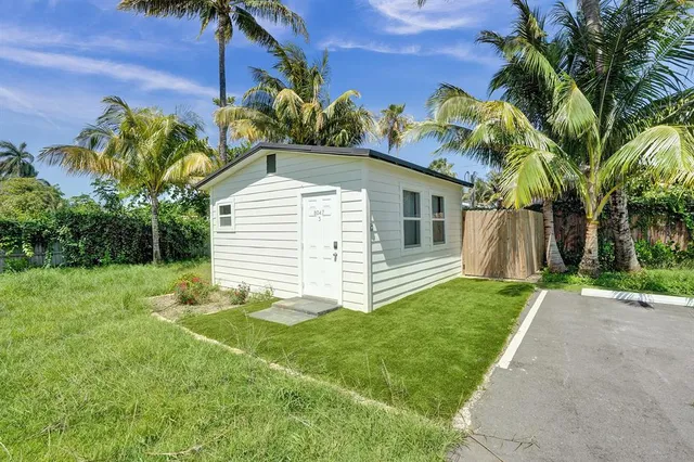 $1,095 | 8047 Northwest 1st Place, Unit 3, Miami, FL 33150