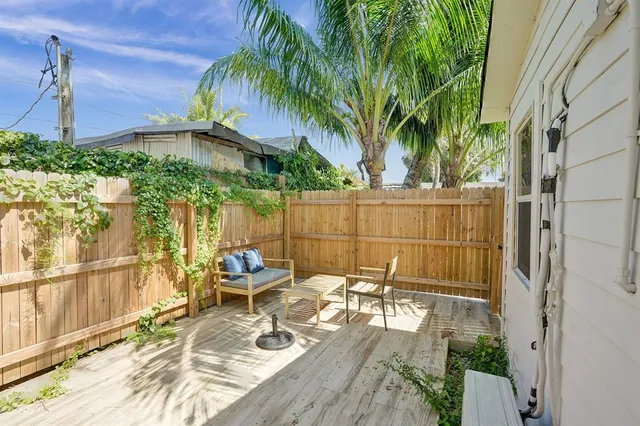 $1,095 | 8047 Northwest 1st Place, Unit 3, Miami, FL 33150