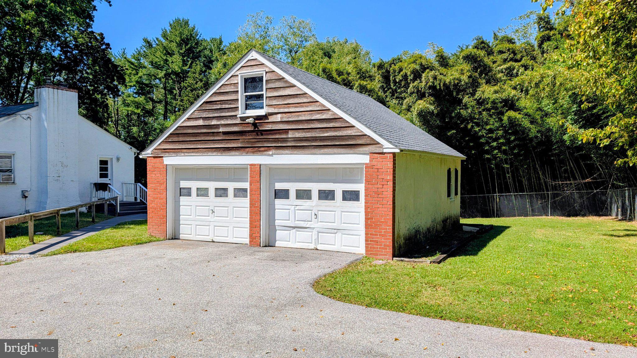 15 Locksley Road Glen Mills, PA 19342 - Photo 5 of 37 Detached (2) Car Garage