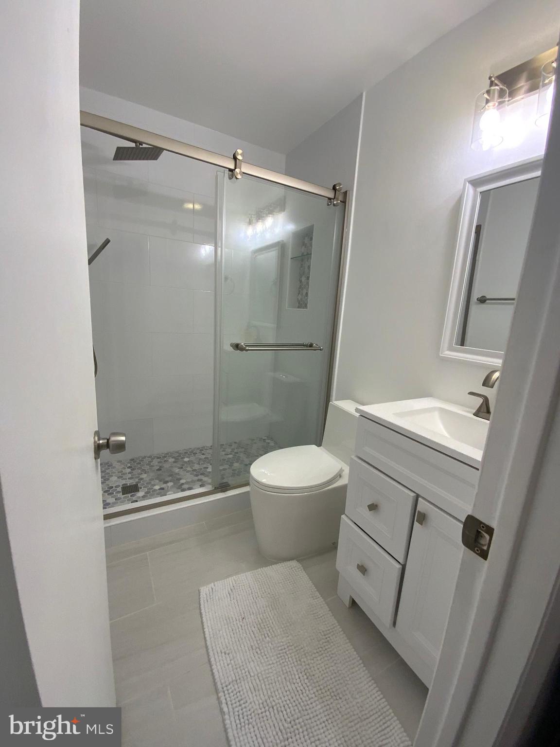 1805 Westwind Way, Unit 55 McLean, VA 22102 - Photo 24 of 30 a bathroom with a sink a toilet and shower