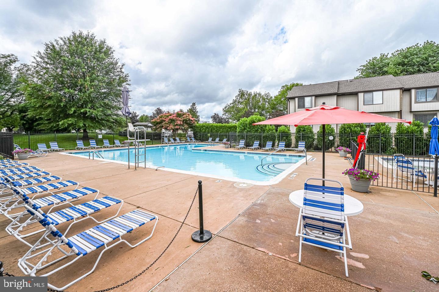 1805 Westwind Way, Unit 55 McLean, VA 22102 - Photo 27 of 30 an outdoor space with benches