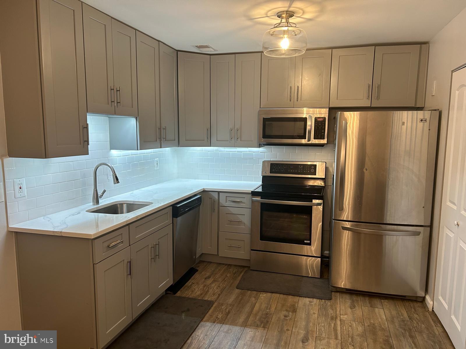 1805 Westwind Way, Unit 55 McLean, VA 22102 - Photo 5 of 30 a kitchen with appliances a sink and cabinets