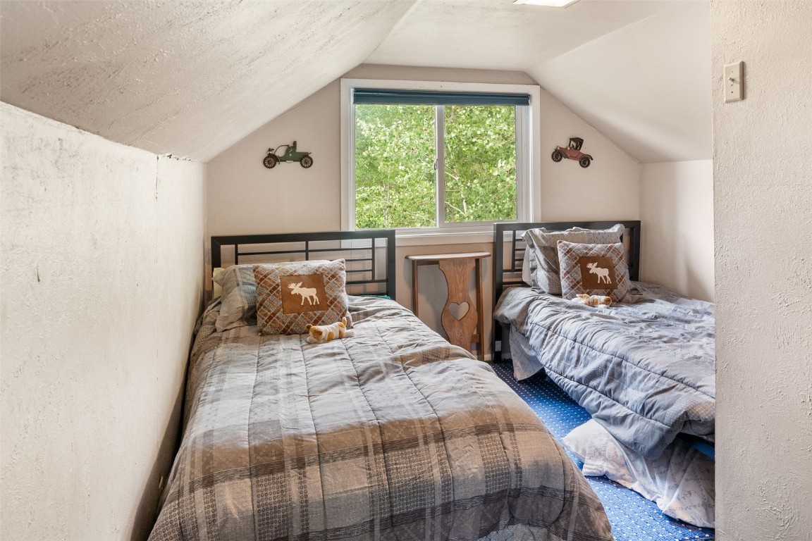 473 J Road Silverthorne, CO 80498 - Photo 21 of 38 a bedroom with two beds and a large window