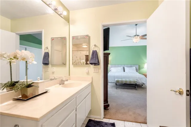 a en suite bathroom with a double vanity sink and a mirror