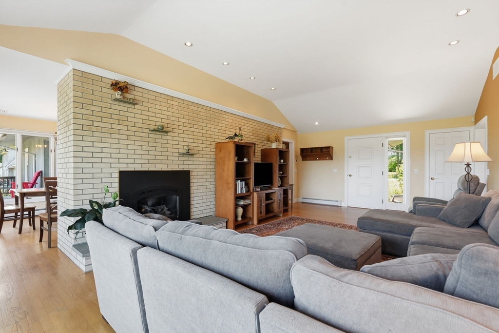 54 Sawmill Plain Road Deerfield, MA 01373 - Photo 8 of 42