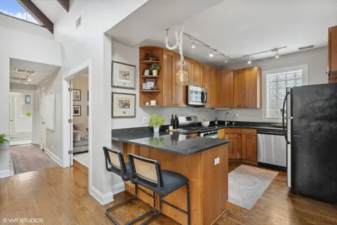 $550,000 | 2239.5 North Lincoln Avenue, Unit 3B, Chicago, IL 60614