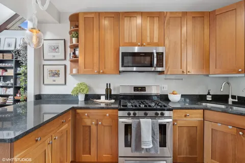 $550,000 | 2239.5 North Lincoln Avenue, Unit 3B, Chicago, IL 60614