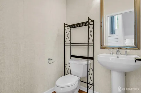 $575,000 | 20 Russell Court, Old Bridge, NJ 07747