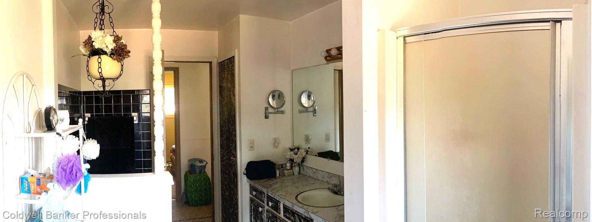 11425 Lytle Road Lennon, MI 48449 - Photo 14 of 29 240 Degree Shot of Bathroom