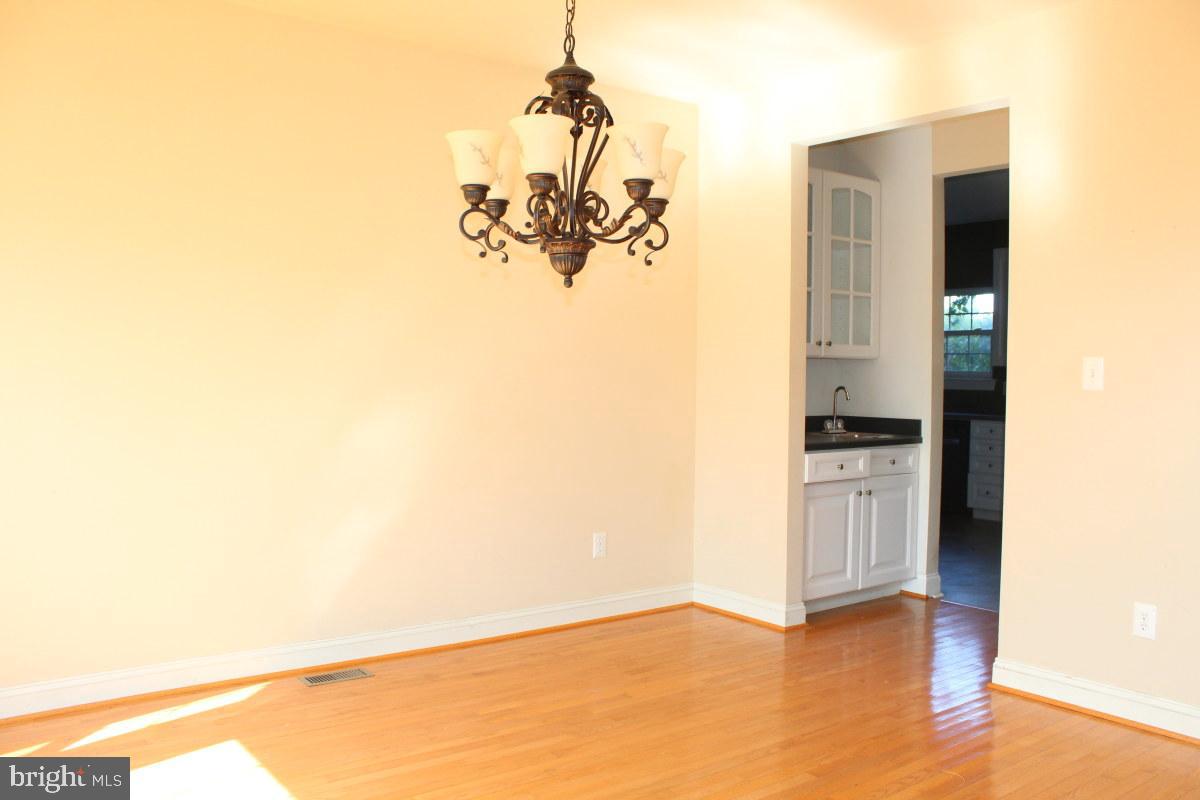 140 Ryans Run Sicklerville, NJ 08081 - Photo 5 of 33