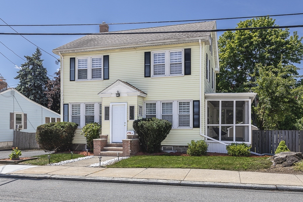 32 Raymond Road Salem, MA 01970 - Photo 2 of 32