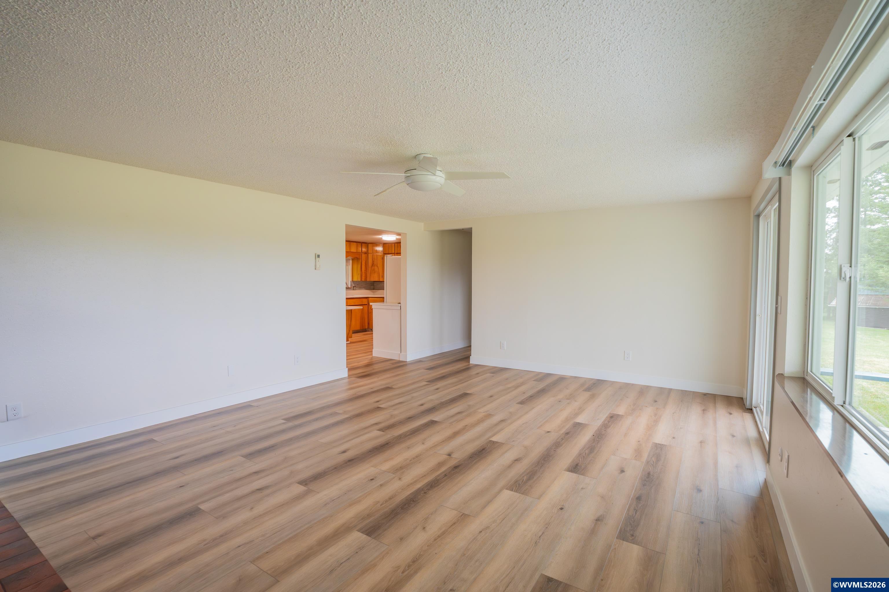 40025 Crestview Lane Lebanon, OR 97355 - Photo 13 of 39