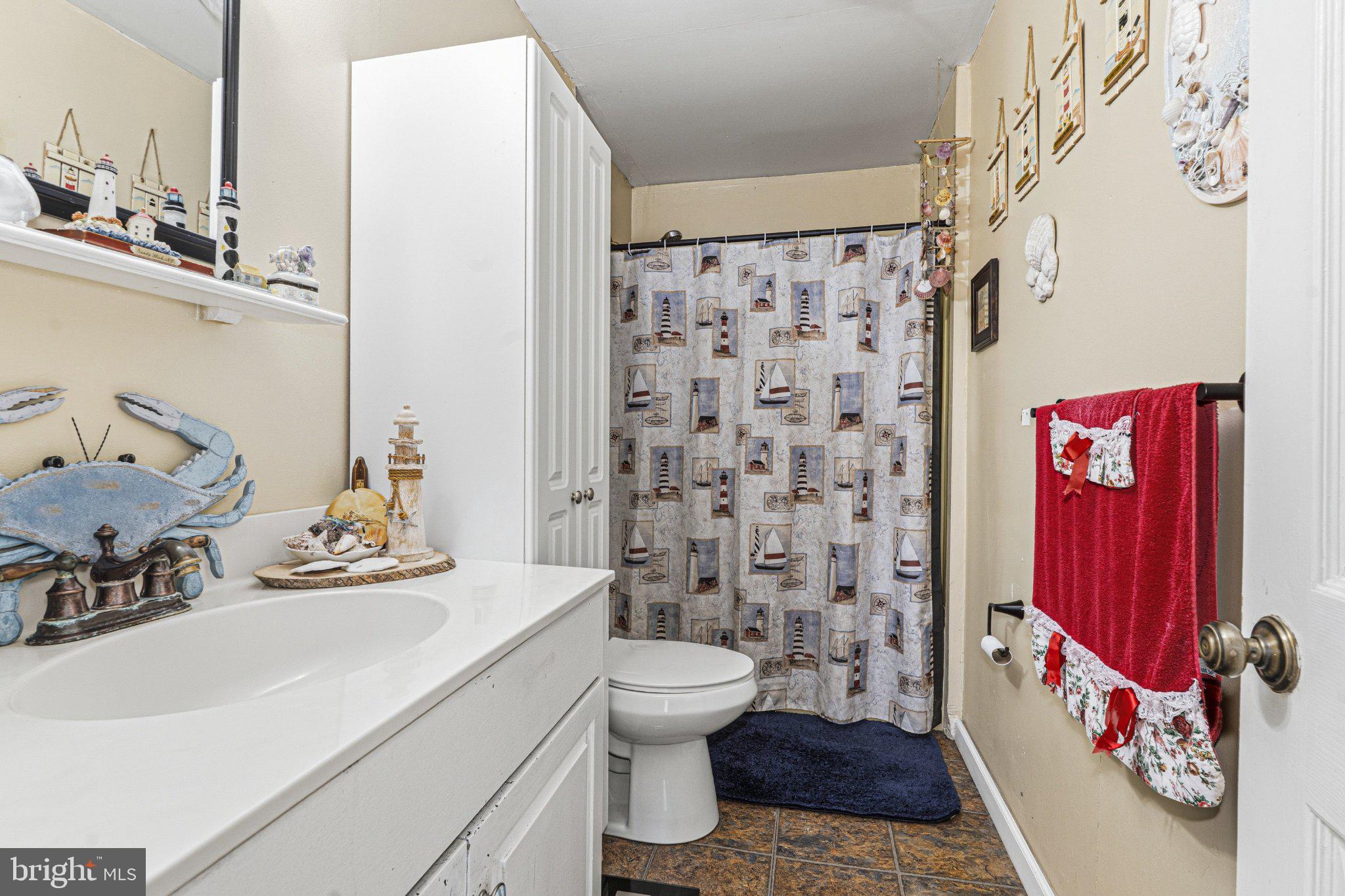 10 Cowl Court Baltimore, MD 21220 - Photo 22 of 33 Coastal charm in a cozy bathroom.