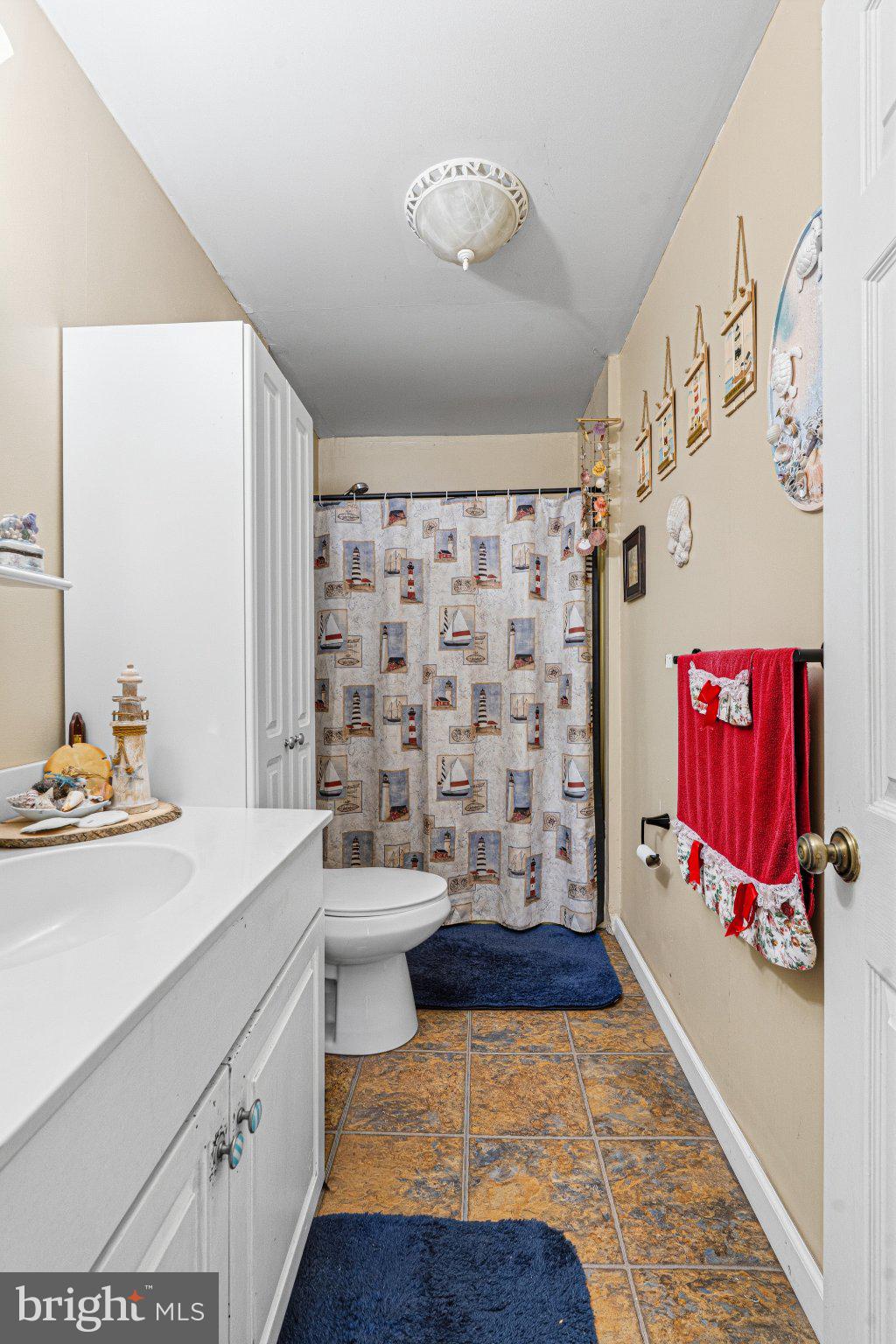 10 Cowl Court Baltimore, MD 21220 - Photo 23 of 33 Coastal charm in a cozy bathroom.