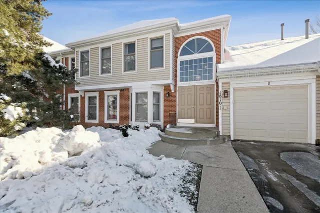 $2,295 | 1810 Fox Run Drive, Unit C, Elk Grove Village, IL 60007