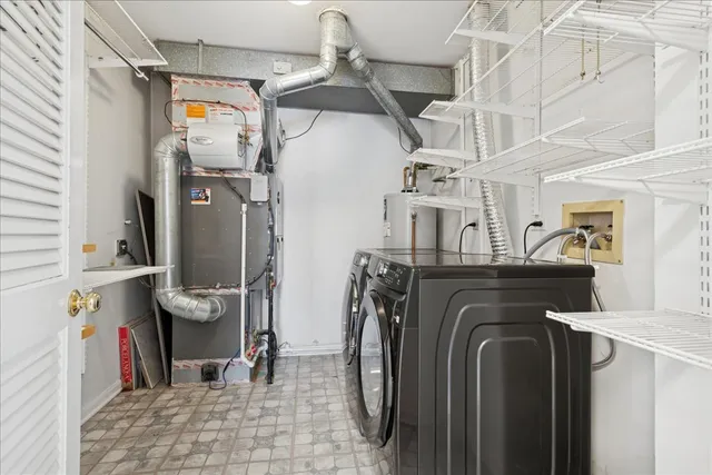 $2,295 | 1810 Fox Run Drive, Unit C, Elk Grove Village, IL 60007