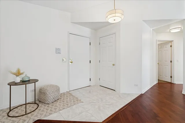 $2,295 | 1810 Fox Run Drive, Unit C, Elk Grove Village, IL 60007