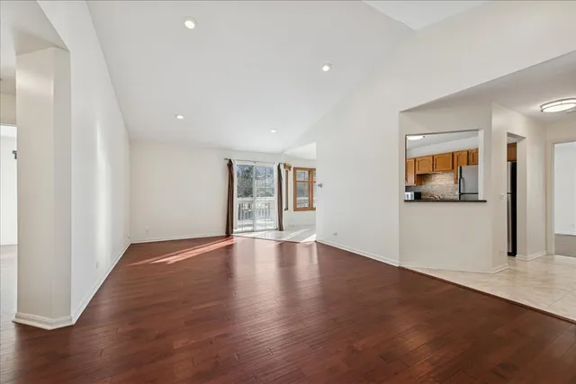 $2,295 | 1810 Fox Run Drive, Unit C, Elk Grove Village, IL 60007