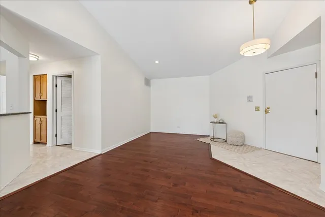 $2,295 | 1810 Fox Run Drive, Unit C, Elk Grove Village, IL 60007