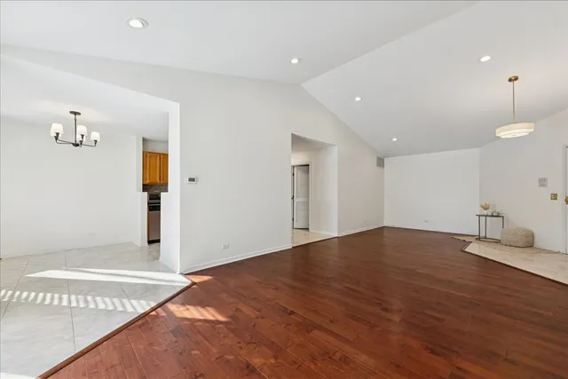 $2,295 | 1810 Fox Run Drive, Unit C, Elk Grove Village, IL 60007