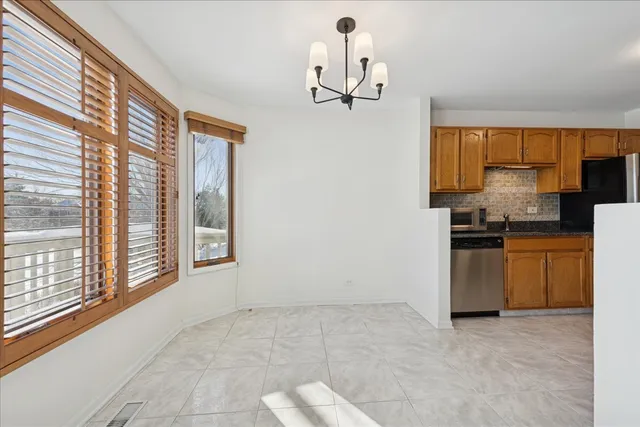 $2,295 | 1810 Fox Run Drive, Unit C, Elk Grove Village, IL 60007