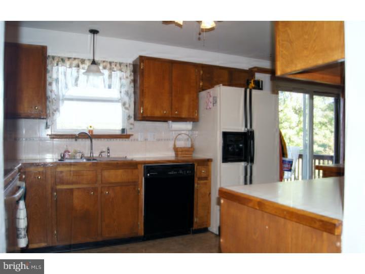 1195 Miller Road Pottstown, PA 19465 - Photo 5 of 23 Kitchen