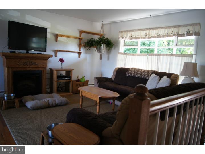 1195 Miller Road Pottstown, PA 19465 - Photo 9 of 23 Living Room